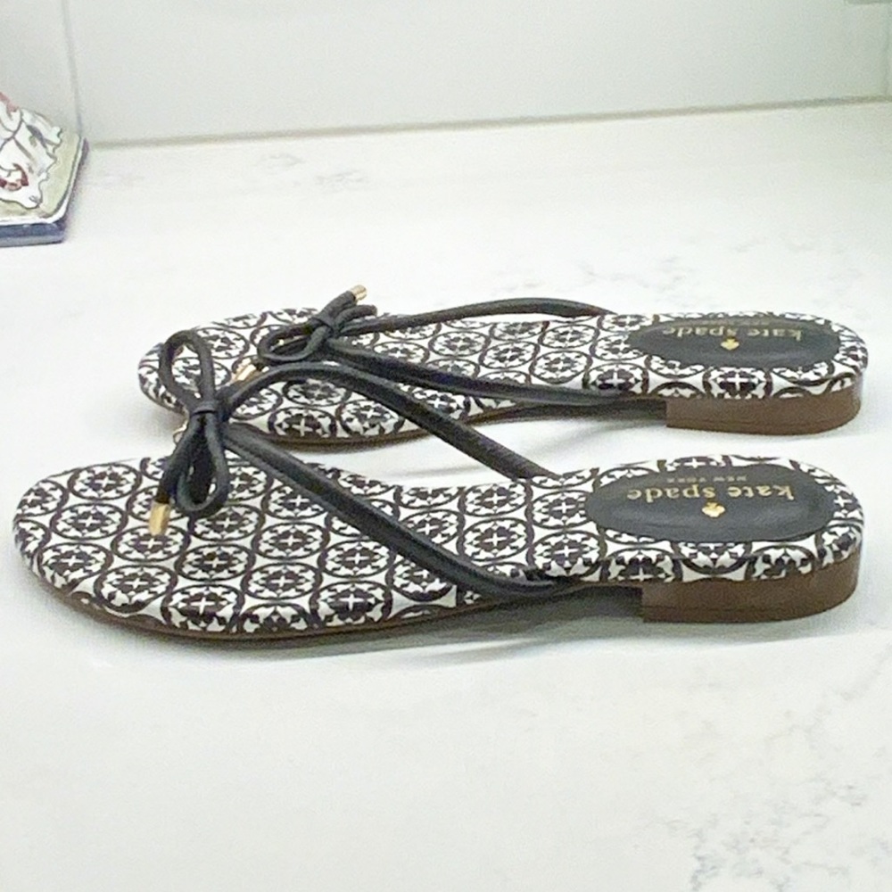 Kate Spade Bow Charm Flip Flops - Picture 5 of 7